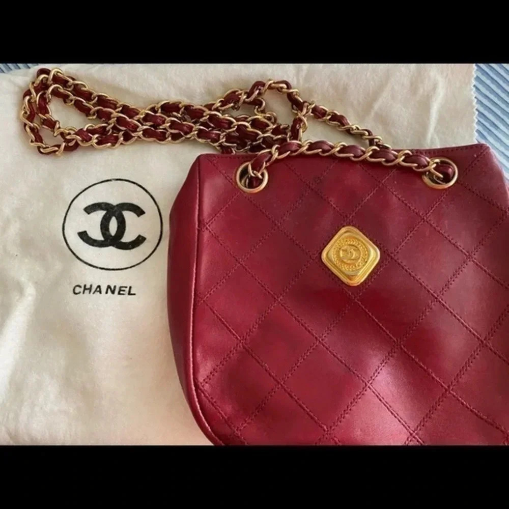 Chanel Vintage Red Leather Crossbody Bag - Picture 3 of 14